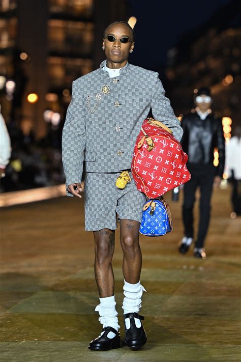 defile louis vuitton 20 juin|Fashion Week masculine : Pharrell Williams embrase .